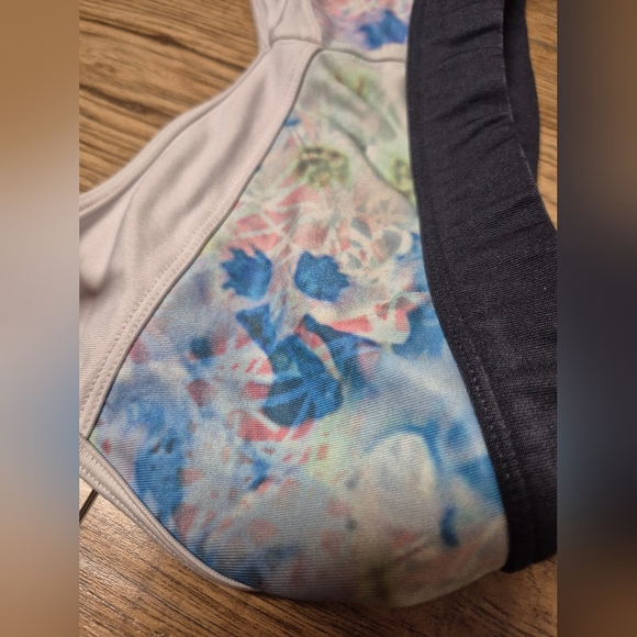 Alo White Tidal Flow Blue sports bra light support bralette - Picture 3 of 6